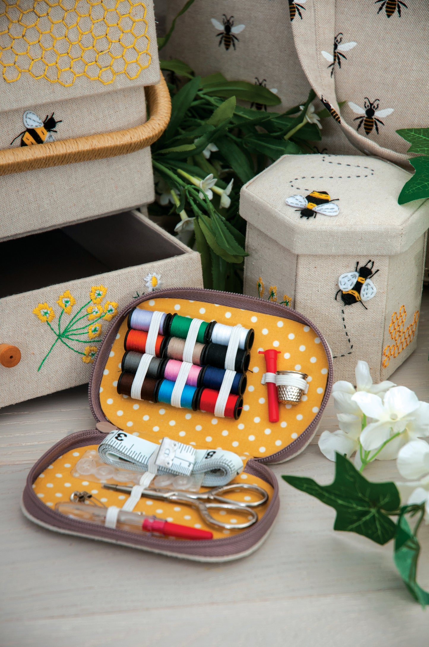 Applique Bee Sewing Kit
